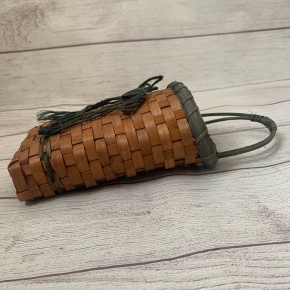 Hanging Wicker Basket with Wooden Heart and Twine Bow Green and Tan 12"H - Picture 4 of 8